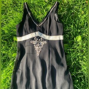 Vintage Dress Barn Black & White dress with embroidery & lace detailing